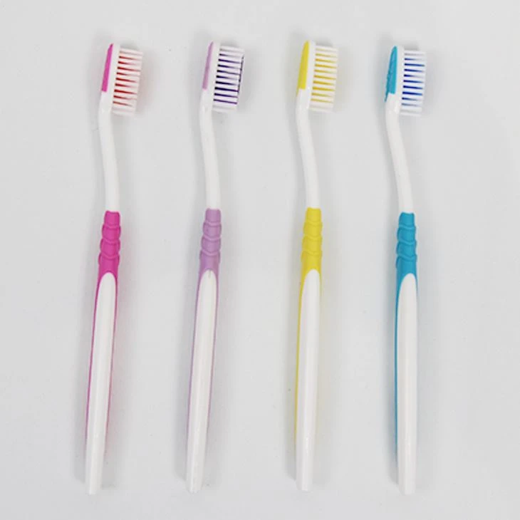 Brosse à dents classique pour adultes avec poignée légère